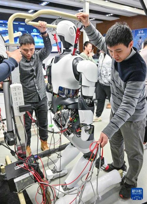 中国构建了人形机器人大工厂_中国构建了人形机器人大工厂